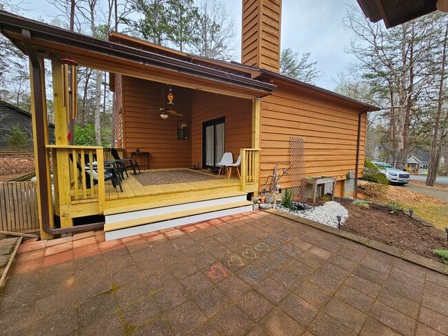 Building Photo - 19 Evergreen Ln