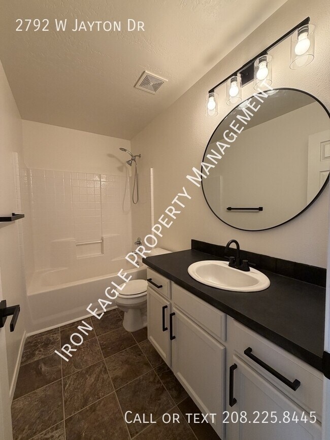 Building Photo - 2792 W Jayton Dr