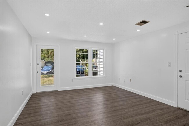 Building Photo - 20 Walden Dr