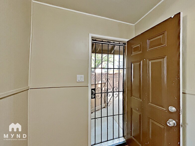 Building Photo - 7 Garrison Dr