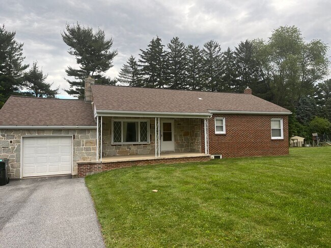 Building Photo - 3045 E Prospect Rd