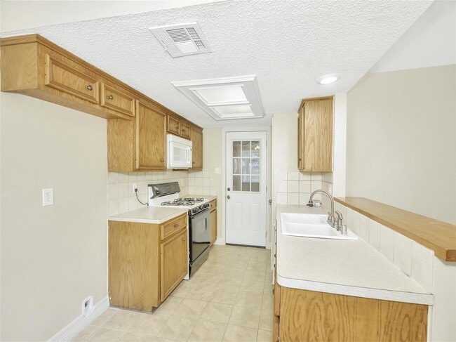 Building Photo - 2311 Lemonwood Ln