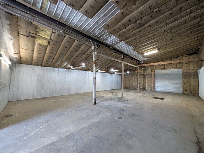 Building Photo - 316 6th Ave E