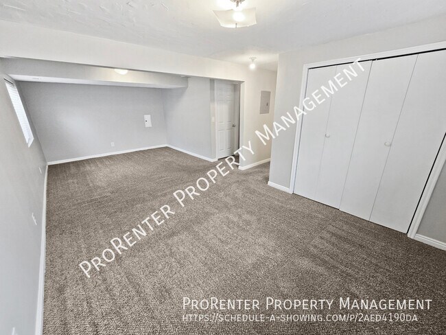 Building Photo - 1401 Ash Dr