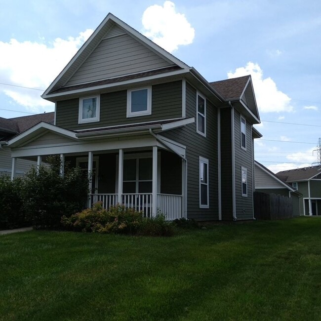 Building Photo - 3 Bd 2.5 Ba