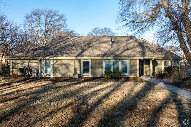 Building Photo - Clo Housing