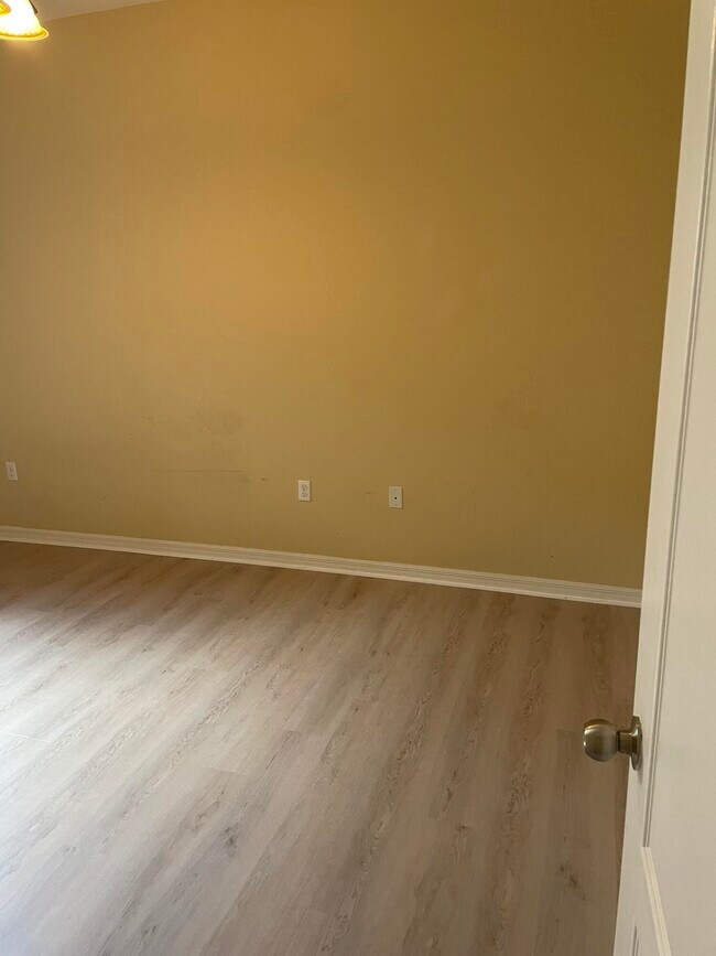 Building Photo - 5079 NW Fiddle Leaf Ct