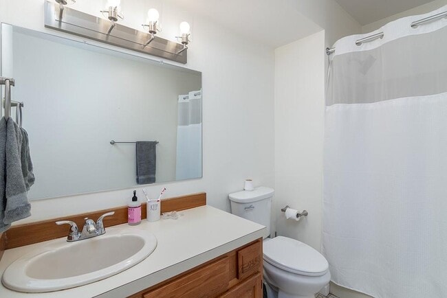 Building Photo - 43 Riverdell Dr