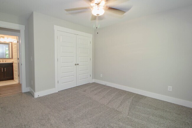 Building Photo - 166 Sango Dr