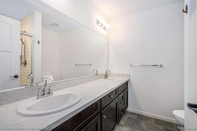 Building Photo - 594 Anne Ave