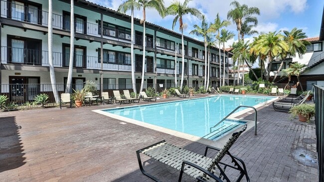 Building Photo - Los Caballeros #008