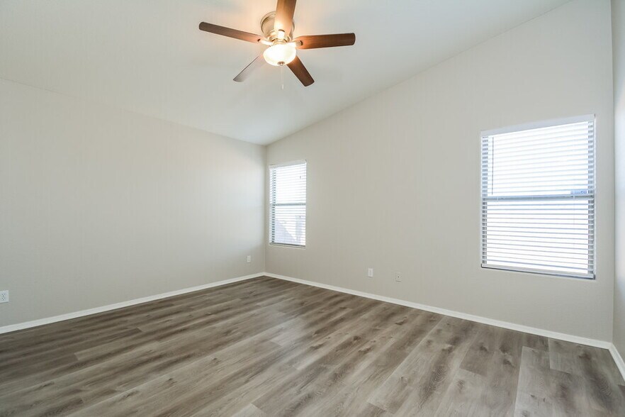 Building Photo - 10381 E Roywood Way