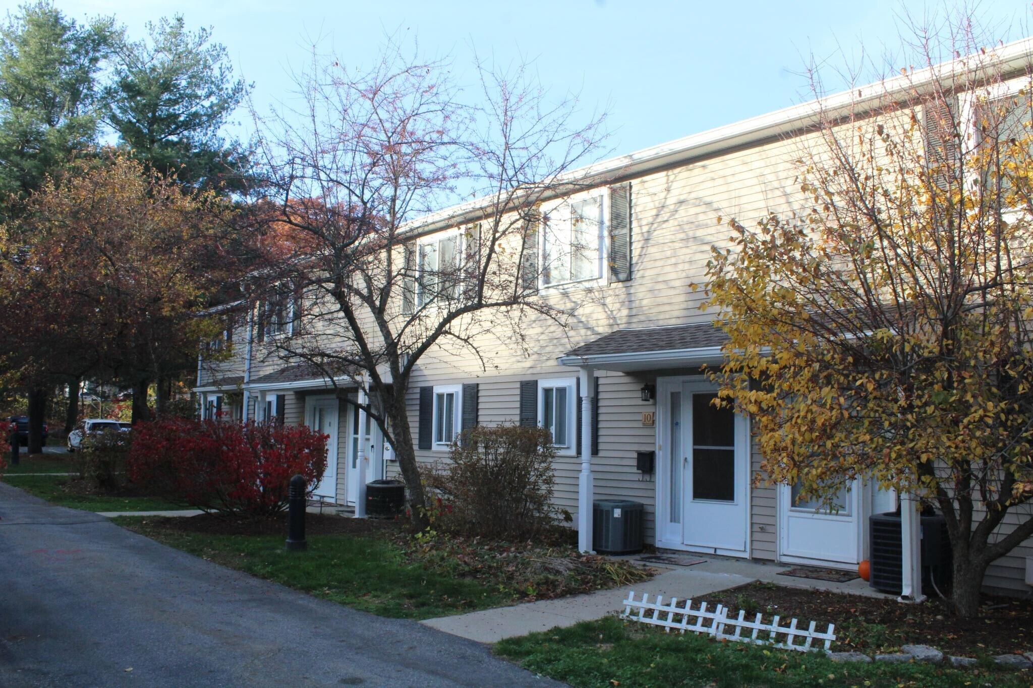 Building Photo - 10 Village Brook Ln