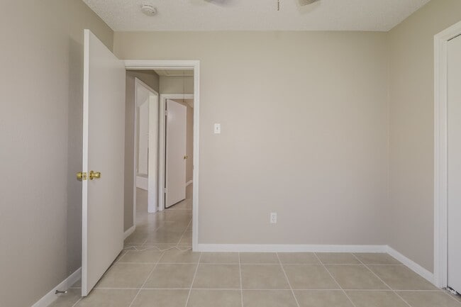 Building Photo - 16919 Amidon Dr