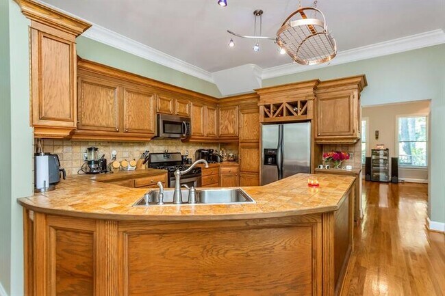 Building Photo - 65 Claire Dr SE