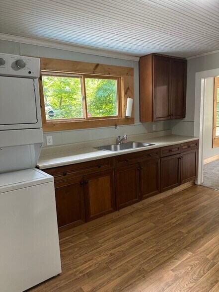 Kitchen - 114 Carolina Ave