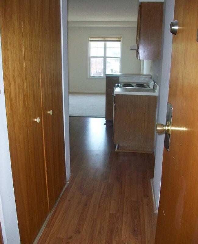 Building Photo - 2002 Greene St