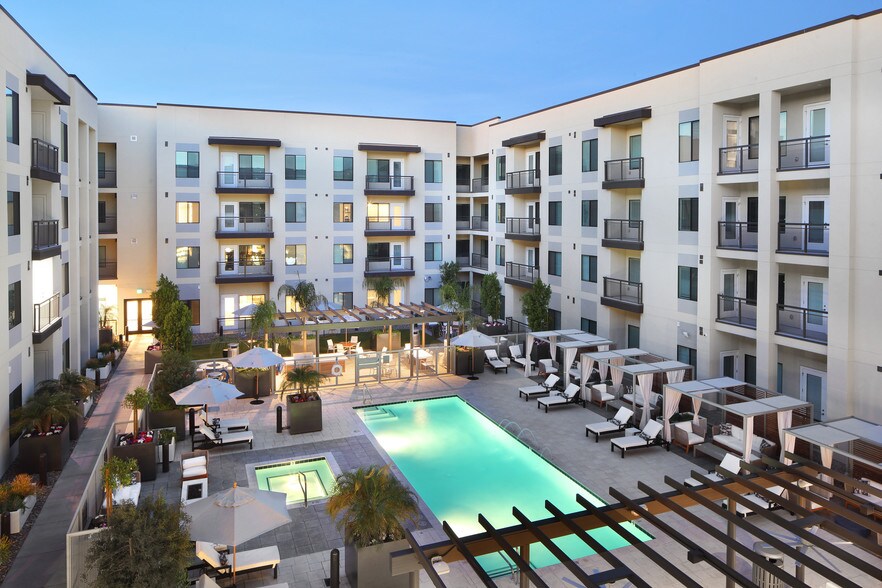 Aerial View of Apartments and Pool Area - Overture Kierland 55+ Active Adult Apartment Homes