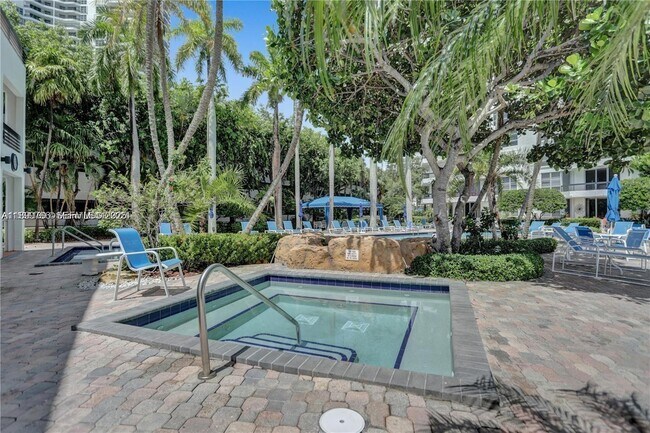 Building Photo - 3600 Mystic Pointe Dr