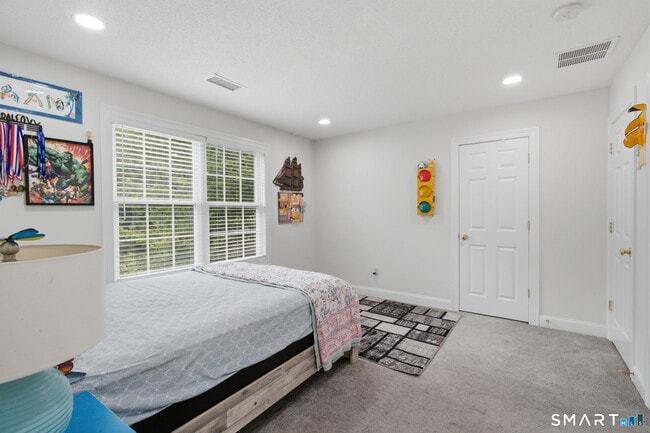 Building Photo - 7 Bridlewood