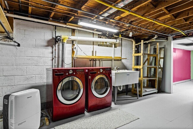 Building Photo - 130 Brooklawn Dr