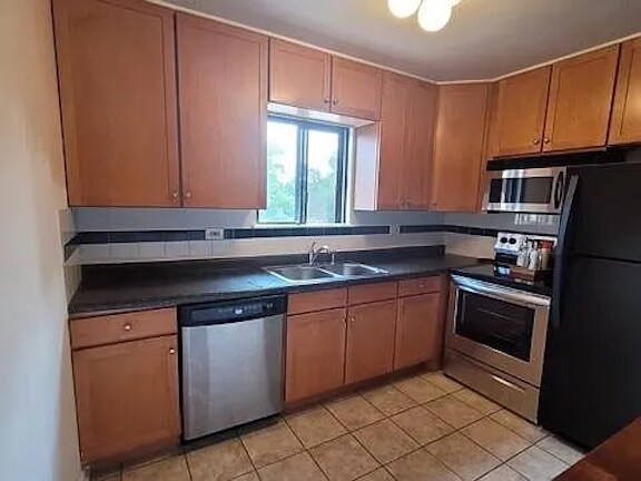 Building Photo - 448 E Osage Ln