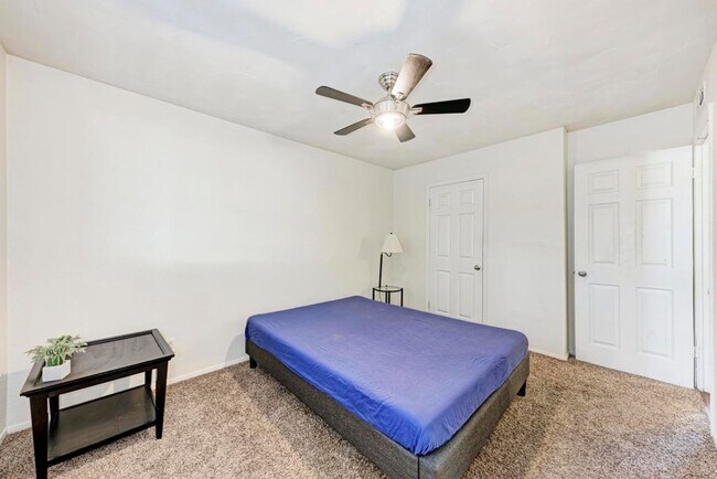 Building Photo - Amazing 1 bedroom off Manor rd.  Central Austin at its finest