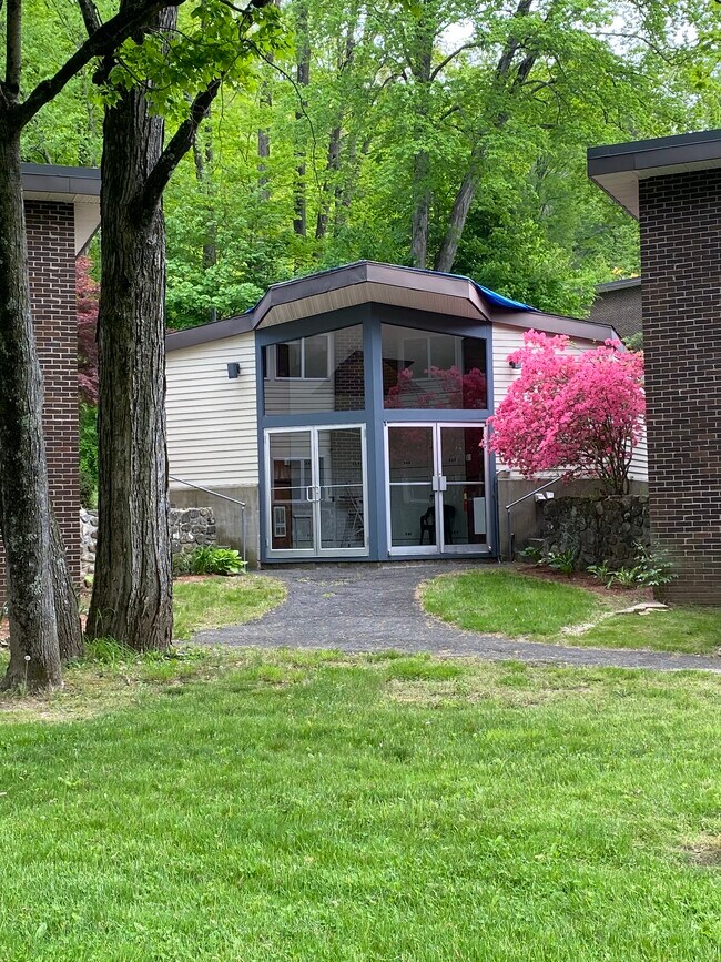 Building Photo - 229 Bacon Pond Rd