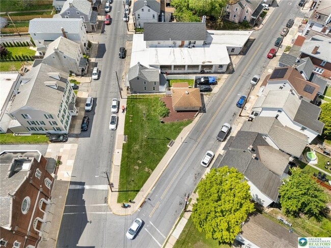 Building Photo - 115 2nd St