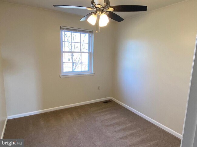 Building Photo - 7432 Pohick Rd