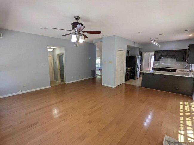 Building Photo - 5907 Balsam Hollow