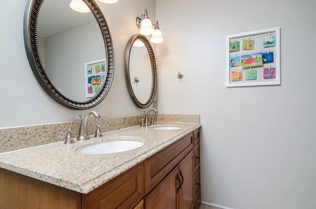 Building Photo - Fantastic Cottonwood 3BR Rental