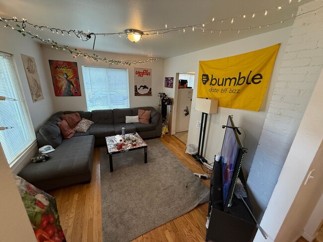 Building Photo - Coolest 6 Bed House in Corvallis