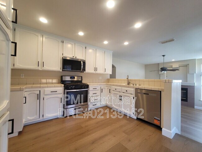 Building Photo - 167 Harvest Dr