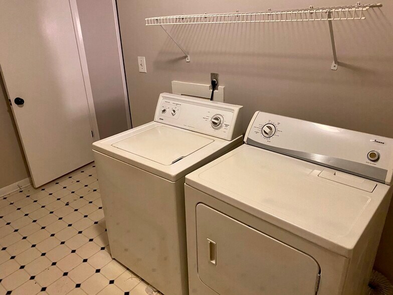 Laundry Upstairs - 1131 Roselawn Ln SE
