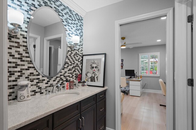 Building Photo - 9905 Woodbay Dr