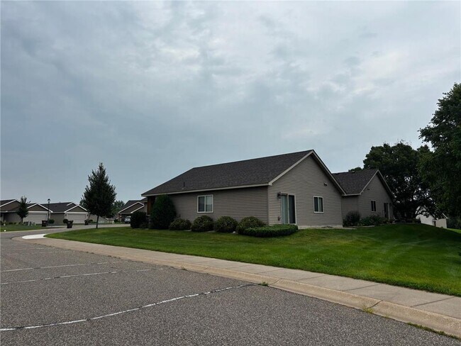 Building Photo - 4001 Iris Ct