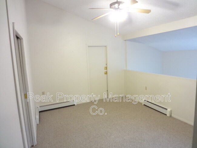 Building Photo - 512 E Monroe Dr