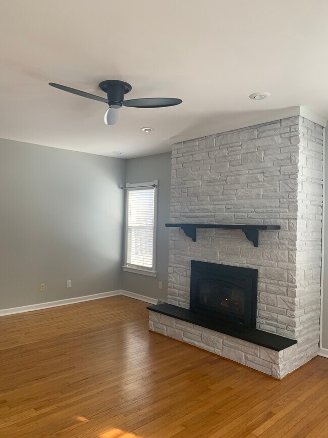 Living room - 125 Oxford Rd