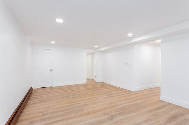 Building Photo - 1465 S Eaton St