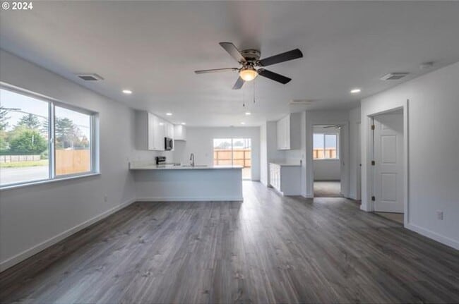 Building Photo - 2166