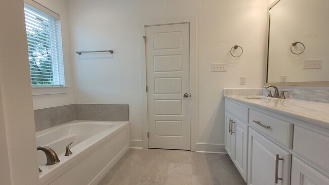 Building Photo - 7024 Garden Hill Dr