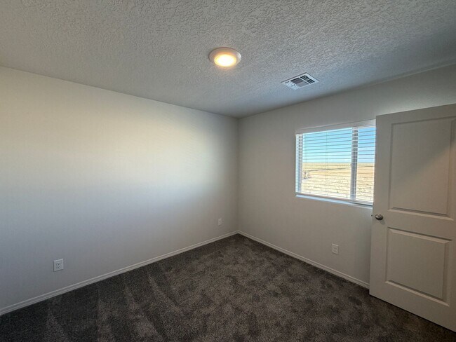 Building Photo - 6118 Chicago Dr SE