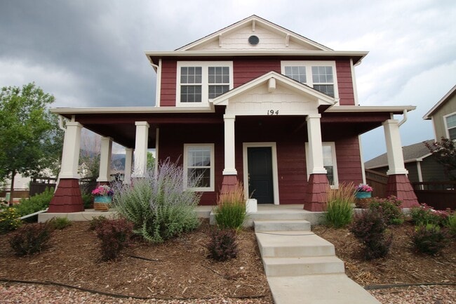 Building Photo - Beautiful 3bdrm 3bath home in Gold Hill Mesa