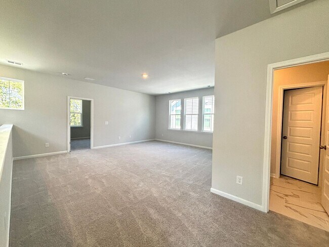 Building Photo - Beautiful 4-Bed Home in Limehouse Village ...