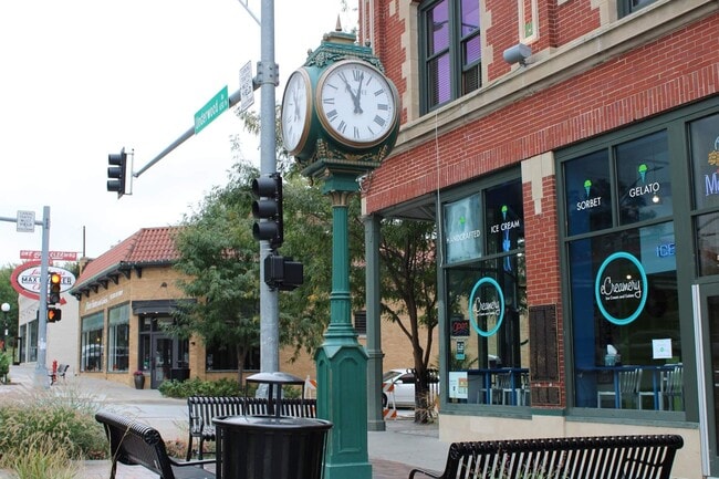 Building Photo - 5022I