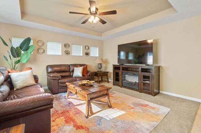 Building Photo - Fully furnished home
