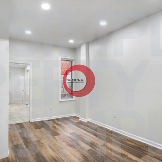 Building Photo - 4 Bedroom / 1 bathroom house