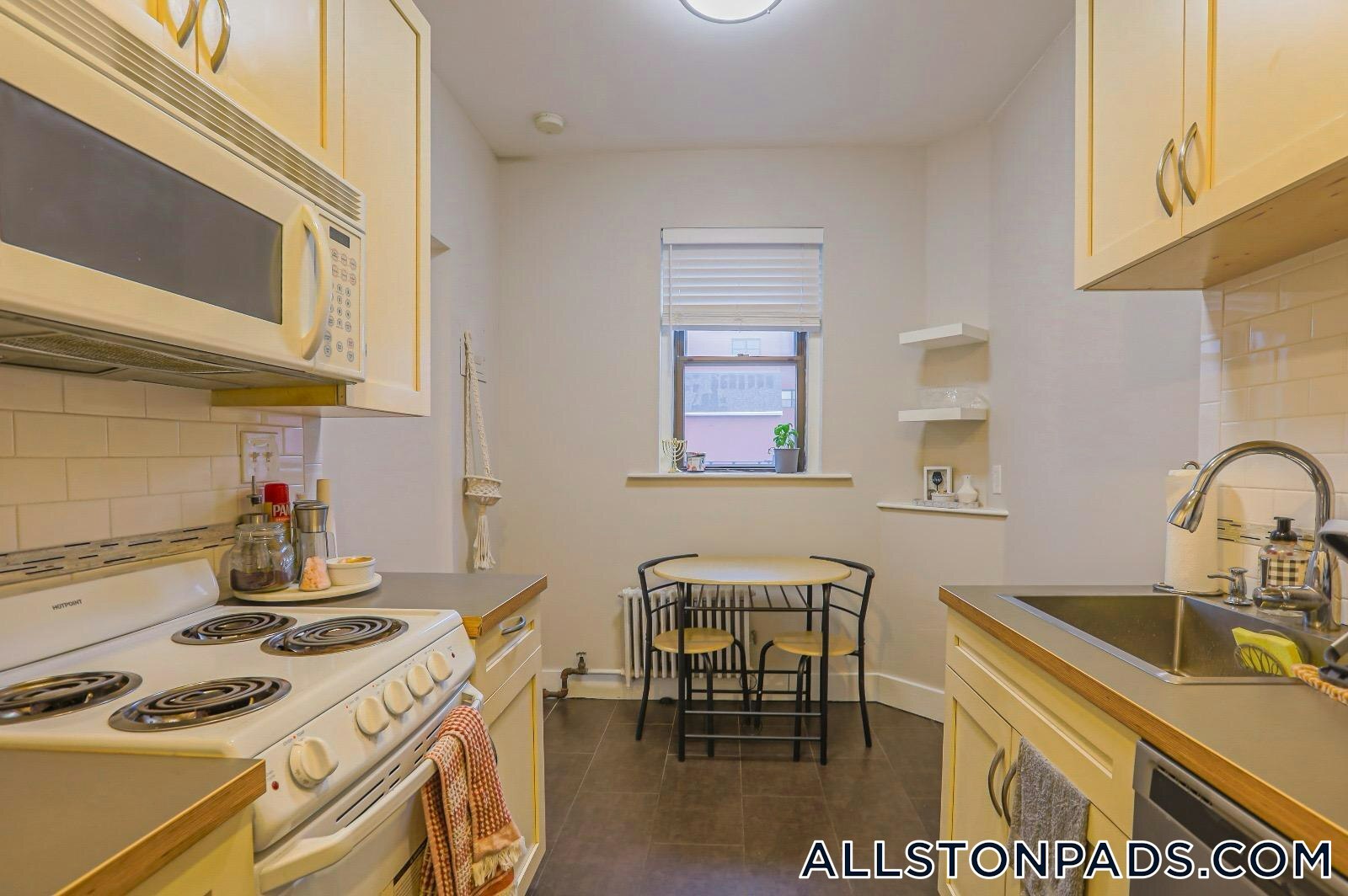 Building Photo - 11 Gorham St