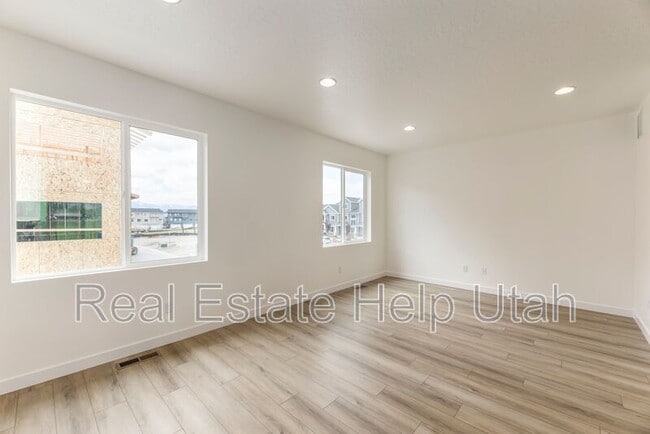 Building Photo - 488 S 700 W